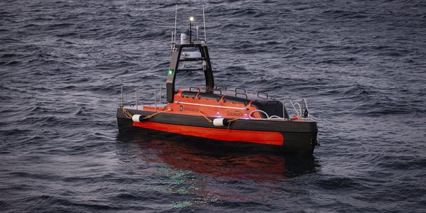 HI sin Kongsberg Discovery Sounder USV (ubemanna overflatefartøy), Frigg, ute på havet.